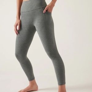 Athleta Salutation Stash 7/8 Tight